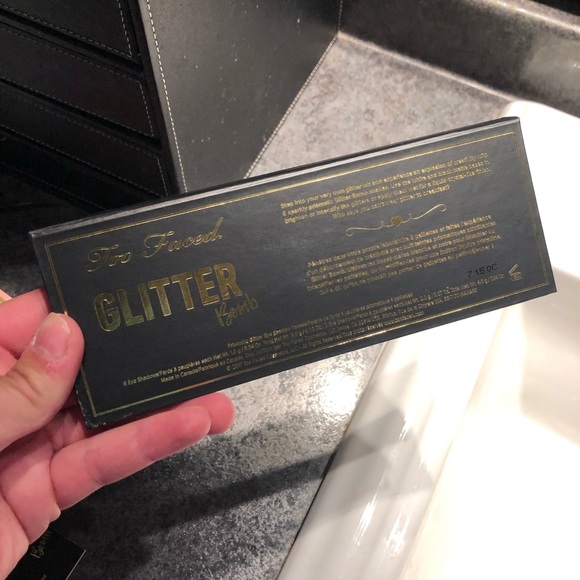 Too Faced: Glitter Bomb Palette - Picture 3 of 3